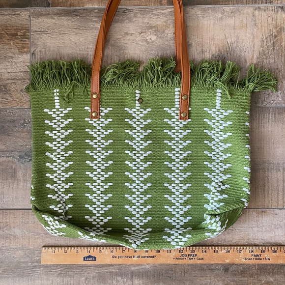 👽 HOST PICK! 👽Green Fringe Tribal Print Tote Purse - Picture 1 of 3